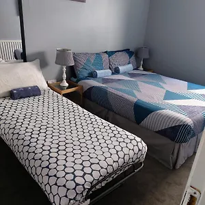 https://pia-house.dublin-hotelsweb.com